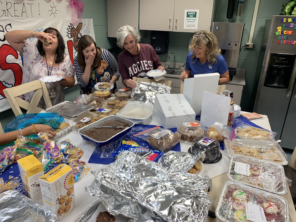 SchultzKISD's tweet photo. Thank you @CFnorthklein for the Sweet treats, cards, and words of encouragement!  What a blessing to all our staff.  We ❤️ our church partnership! @KleinISD https://t.co/Cvwt5pnJd9