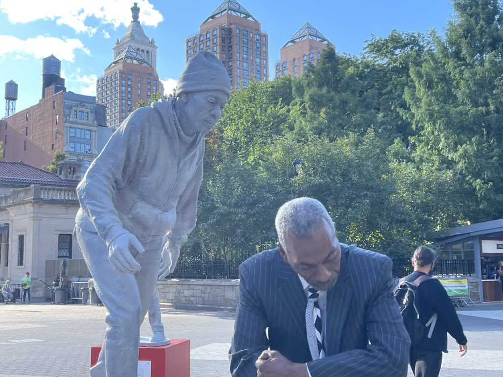 IAYProtector's tweet image. Who is your hero? Why should they be on a statue? Who protected you? #nyc