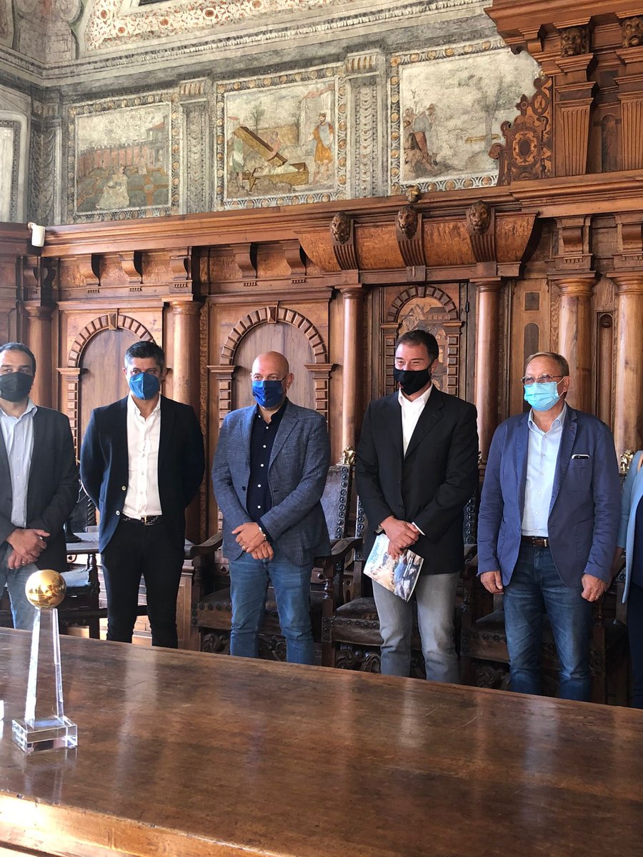 MassimoSertori_'s tweet photo. 📍Nell’affascinante cornice di Palazzo Vertemate Franchi a #Piuro, in #Valchiavenna, conferenza stampa di lancio del ‘#KmVerticale #Chiavenna-#Lagunc’. Attesa gara di #corsa in #montagna, con tracciato di sola salita, percorrendo uno stupendo percorso tra #mulattiere e #sentieri. https://t.co/eZmlaITzbw