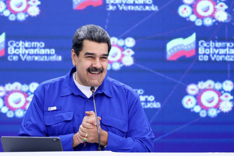 Vamos a crear una Gran Misión que concentre un solo esfuerzo hacia la juventud. La Misión Robert Serra, Chamba Juvenil, Jóvenes del Barrio, el Movimiento por la Paz y la Vida, Somos Venezuela, unidas para elevar la atención de la muchachada en todas las áreas.