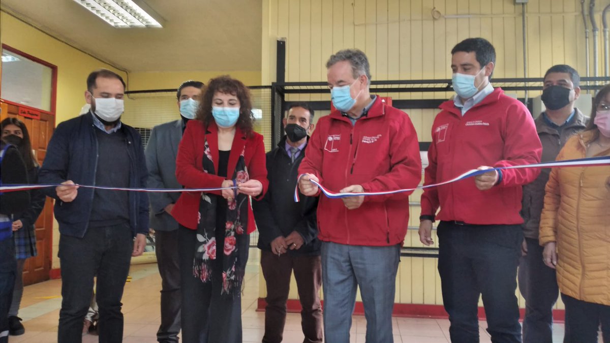 DPRBiobio's tweet photo. Buenas noticias 👏 el Delegado @PatricioKuhn junto al seremi de Energía @Ccoddou, participaron de la inauguración del #TechoSolar en el Liceo Técnico Profesional Crisol de #Mulchén. La iniciativa beneficiará a la comunidad educativa y permitirá un importante ahorro energético. https://t.co/01Duuet3Qk
