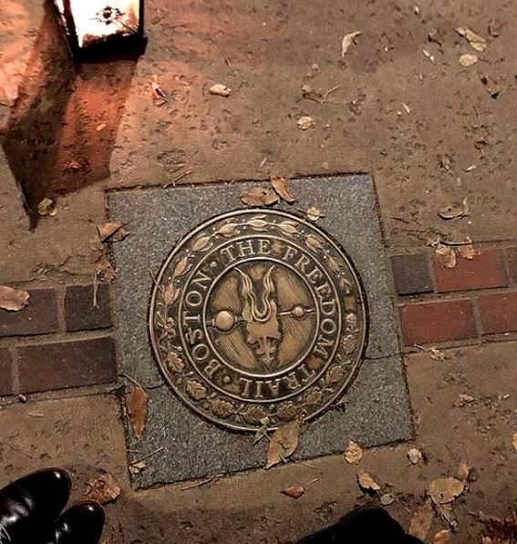 Join us tonight for the first Lantern Tour of the year - if you dare...👻🍃🎃 Lantern Tours depart at 6:00 p.m. from the Boston Common each Thursday and Saturday this spooky season. 

Buy tickets: thefreedomtrail.org/purchase-tour-…