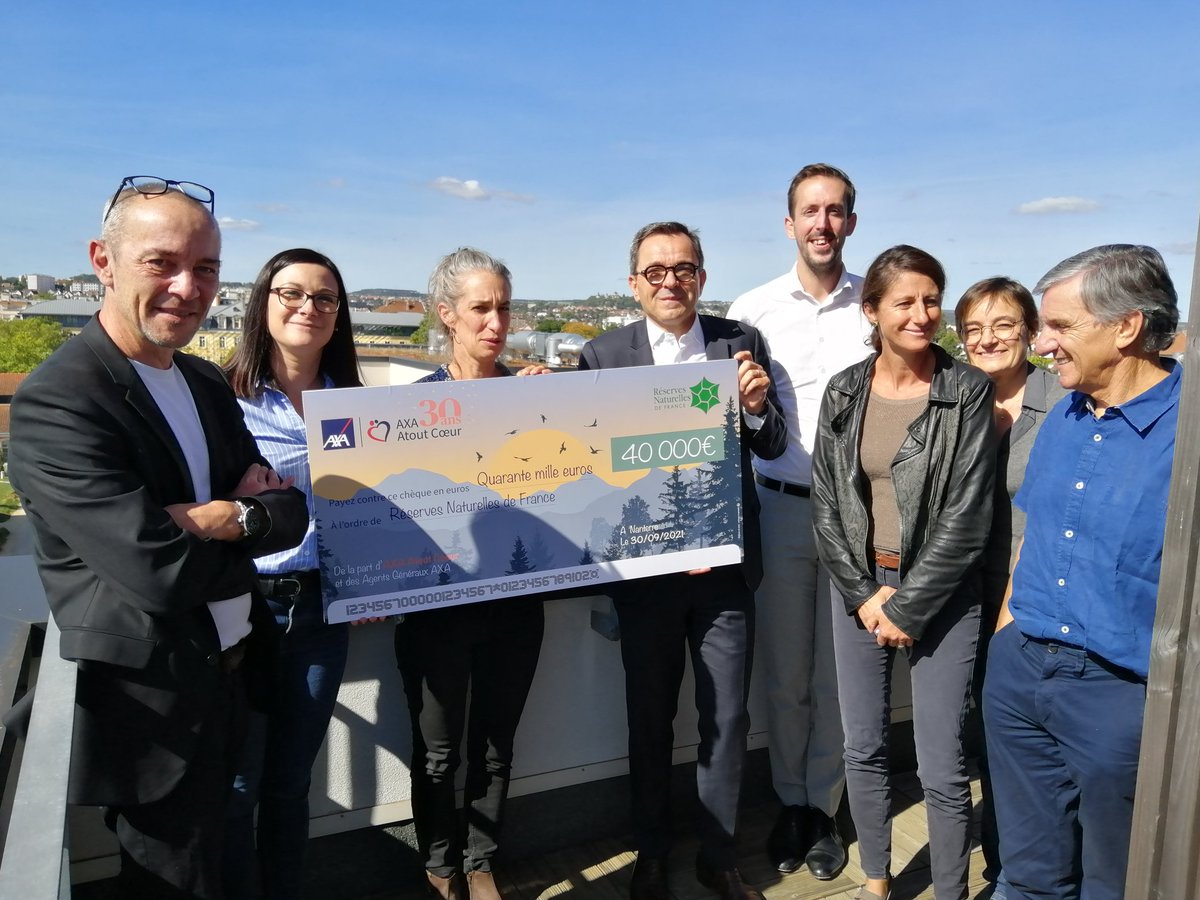 Très fier d'être à Réserves Naturelles de France avec @ThierryGMT <a href="/christelleAxa/">Christelle Leroy</a> <a href="/AlainKneuss/">KNEUSS Alain</a> et @axaatoutcoeur pour remettre 40 000 euros à l'association. Merci pour l'engagement de nos 3000 Agents Généraux, symbole de notre plan stratégique #axa driving progress 2023