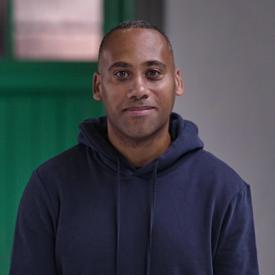 Good luck to stand-up comedian @leroybrito who's swapping his microphone for his running shoes as he gears up for this Sunday's @LondonMarathon for St John Ambulance Cymru 🏃‍♂️ Read how the @BBCWales star arrived at the starting line ⬇ sjacymru.org.uk/en/blog/post/b…