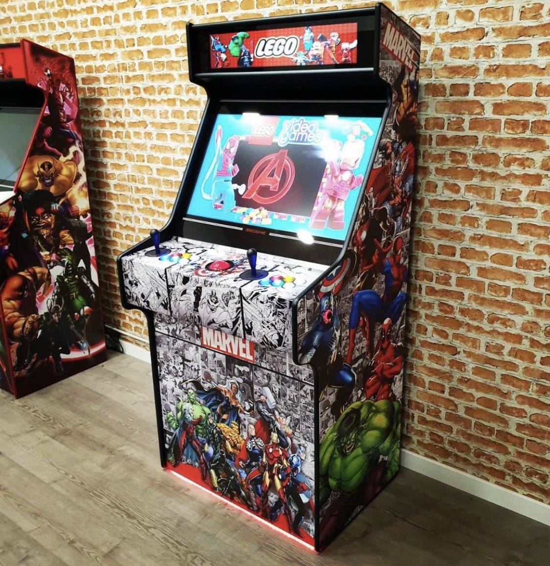 Bricogame's tweet photo. Un nueva máquina recién salida del horno, Keyboy Ultra con marquesina Lcd de 27”,pantalla de 32” y 11 tb de disco duro. Una auténtica aventura a tu alcance.
Más info.: https://t.co/YW4dyWU5PK
https://t.co/AbnBSrSaZv 

#bricogame #keyboy #retromachine #retroarcade #arcaderetro https://t.co/1i5np69l1u