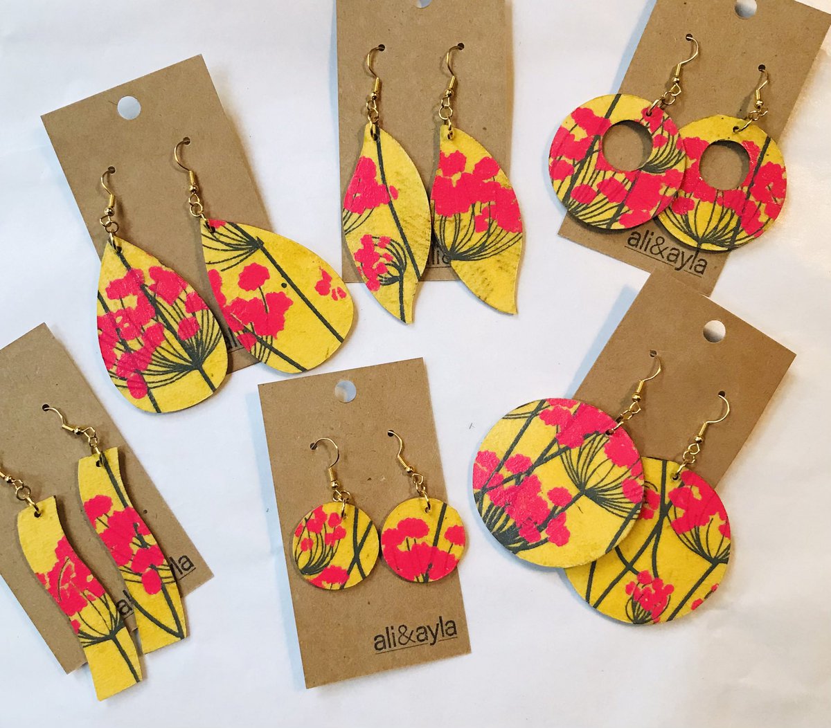 MoriartyAli's tweet image. Guys! All of these earrings are available on my site aliandayla.com plus over 100 other styles (because I can’t stop 💪🏼won’t stop 😉) ✨#shoplocal #supportlocalartists #supportlocalsmallbusiness #holidayshopping