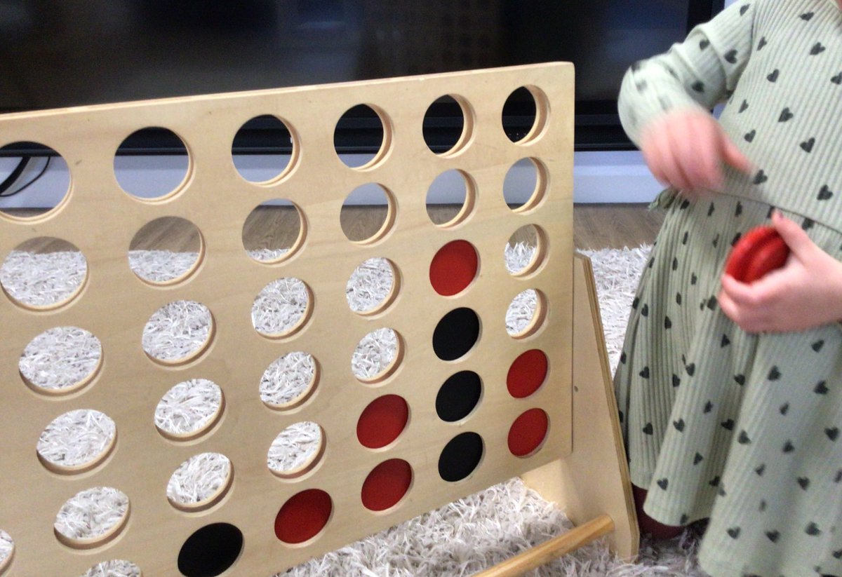 SandwickJHS's tweet image. Discovering numbers, exploring patterns and experimenting with shape. #MathsWeekScotland #numeracy #earlyyearsnumeracy @HNumeracy