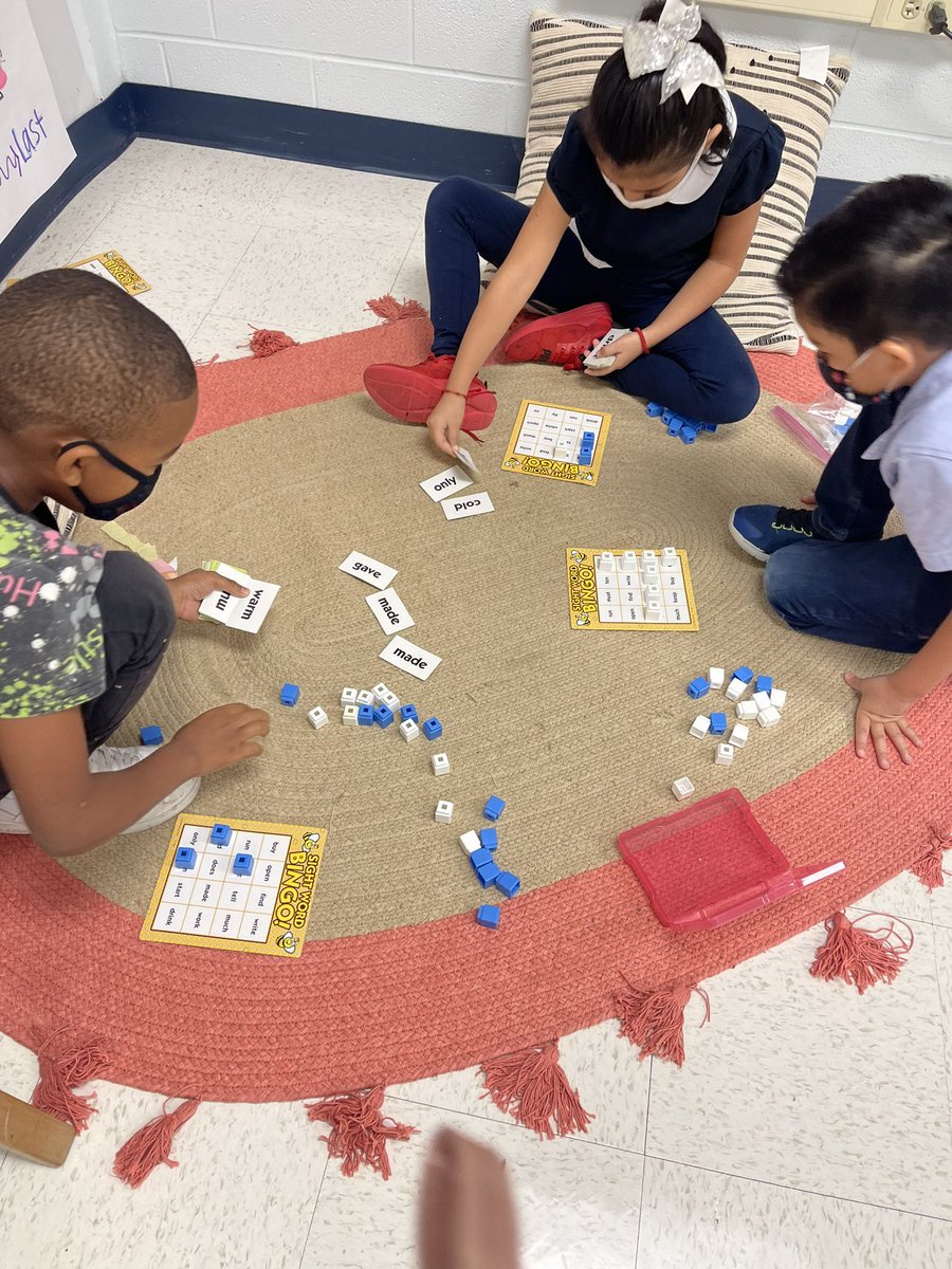 amanda_fraser9's tweet photo. Sight word Reading stations are in full swing in 2nd grade! @NISDMichael #readingstations #starsreunited https://t.co/BQOCXuspqr