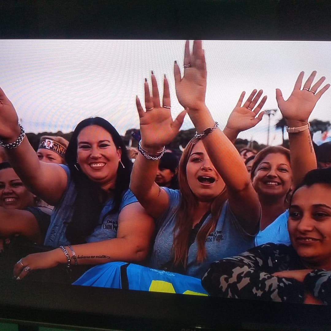 CPagarte's tweet photo. Un sueño  compartido  ... un deseo hecho realidad ... un grupo de personas llenas de ilusiones y felicidad .
Nosotros también fuimos parte de #CrónicasDeUnaGuerra de #CarlosRivera 
@CPagarte  @LauriaProd @WestWoodEntt  @westwoodfans https://t.co/oktI0pIOqm