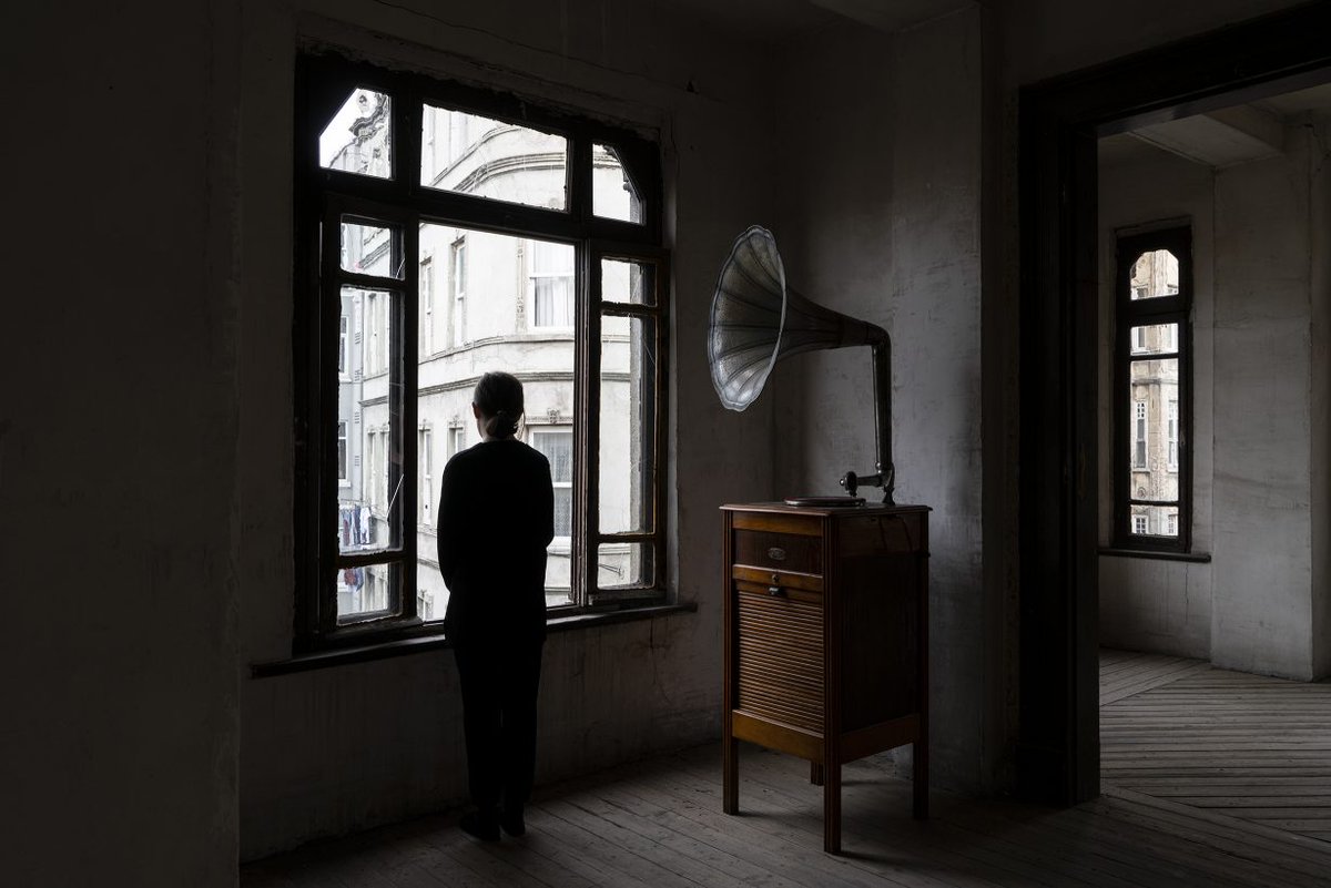 ‘I’m not doing it for the king or his court. I do it for people who need it’ – the artist-storyteller Gian Maria Tosatti’s ambiguous installations confront crises in democracy at street level artreview.com/gian-maria-tos…