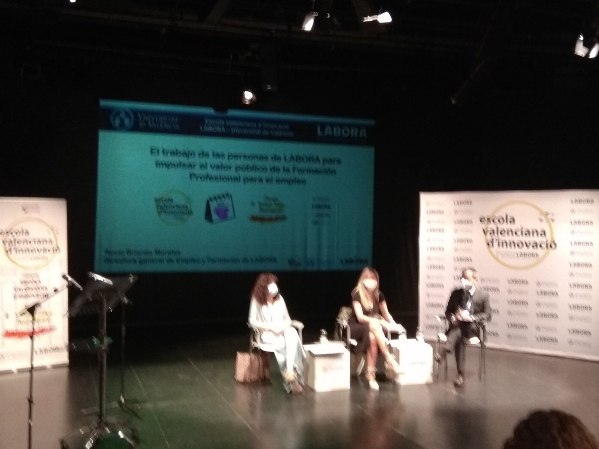 fpcatarroja's tweet photo. Des de la direcció del centre participem hui i demà al III Campus de l'Escola Valenciana d'Innovació a l'Universitat de València. Molt interessant "El present i el futur de la Formació a l'àmbit laboral", per Belén Rebollo, cap d'àrea de seguiment del SEPE. Amb moltes novetats. https://t.co/ZkffOkBU86