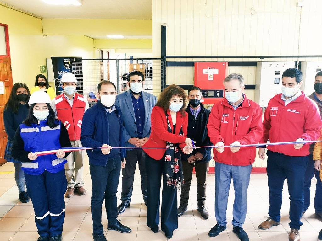 #TechoSolar! El Liceo Técnico Profesional Crisol de Mulchén ya cuenta con el equipamiento y funcionamiento completo en base a este tipo de energía. Sus estudiantes también se especializarán en estas materias y por un mundo más sustentable! 💪🇨🇱