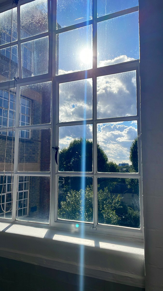 When the sunlight comes through the window just right 👌🏻

Looking forward to seeing how the sun plays through this beautiful building because #spacematters 

#myworkspace <a href="/WorkspaceGroup/">Workspace</a>