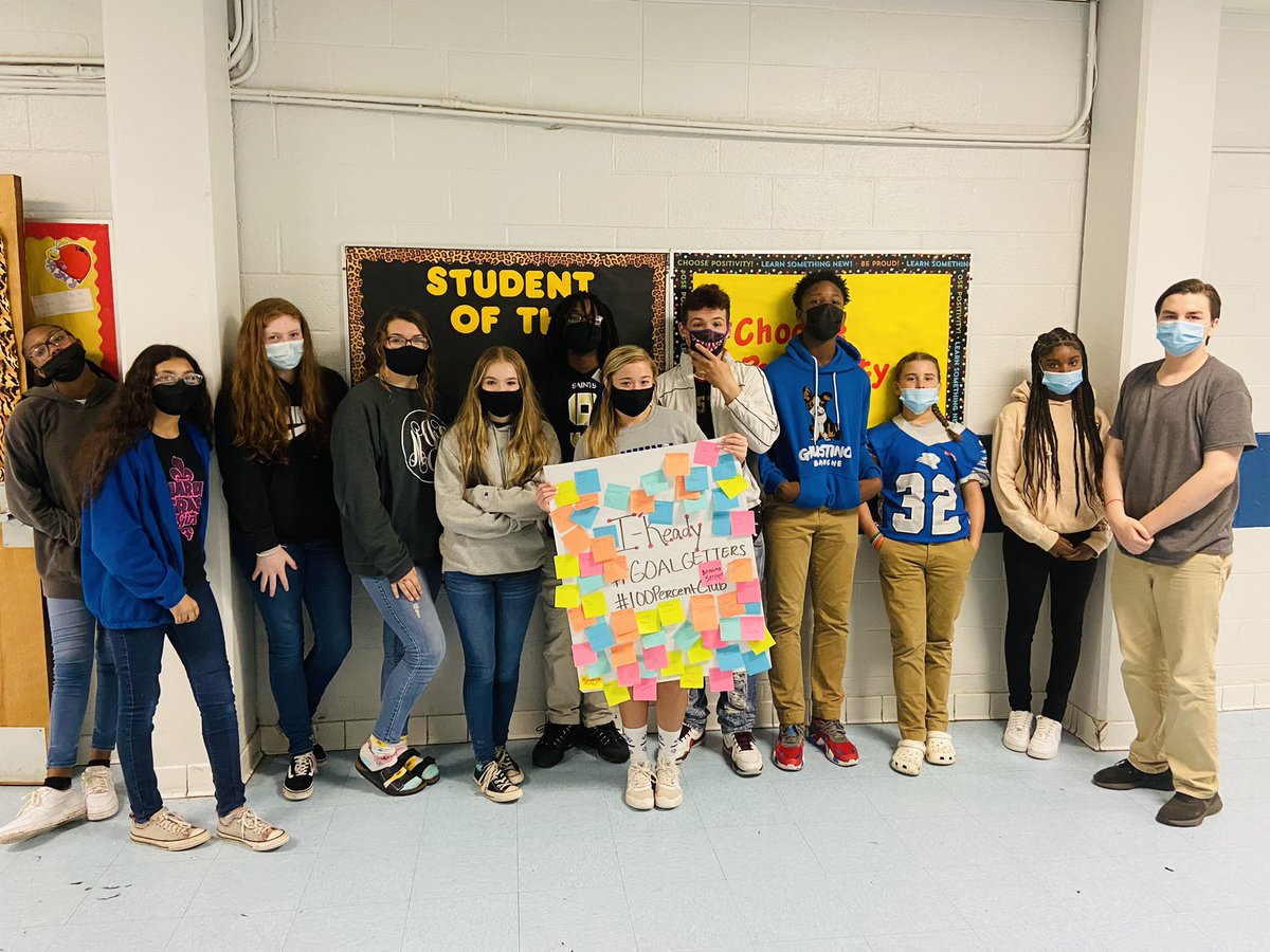msthomasela8's tweet photo. I-Ready Goal Getters Reward Day!!! 2 lessons with 100 percent this week. 88 percent of all lessons passed!! #WeSlayELA #GladiatorsTeam #WeSetTheStandard #100percentclub @KevinBalius @HankinsMiddle https://t.co/q6aKt3PTsw