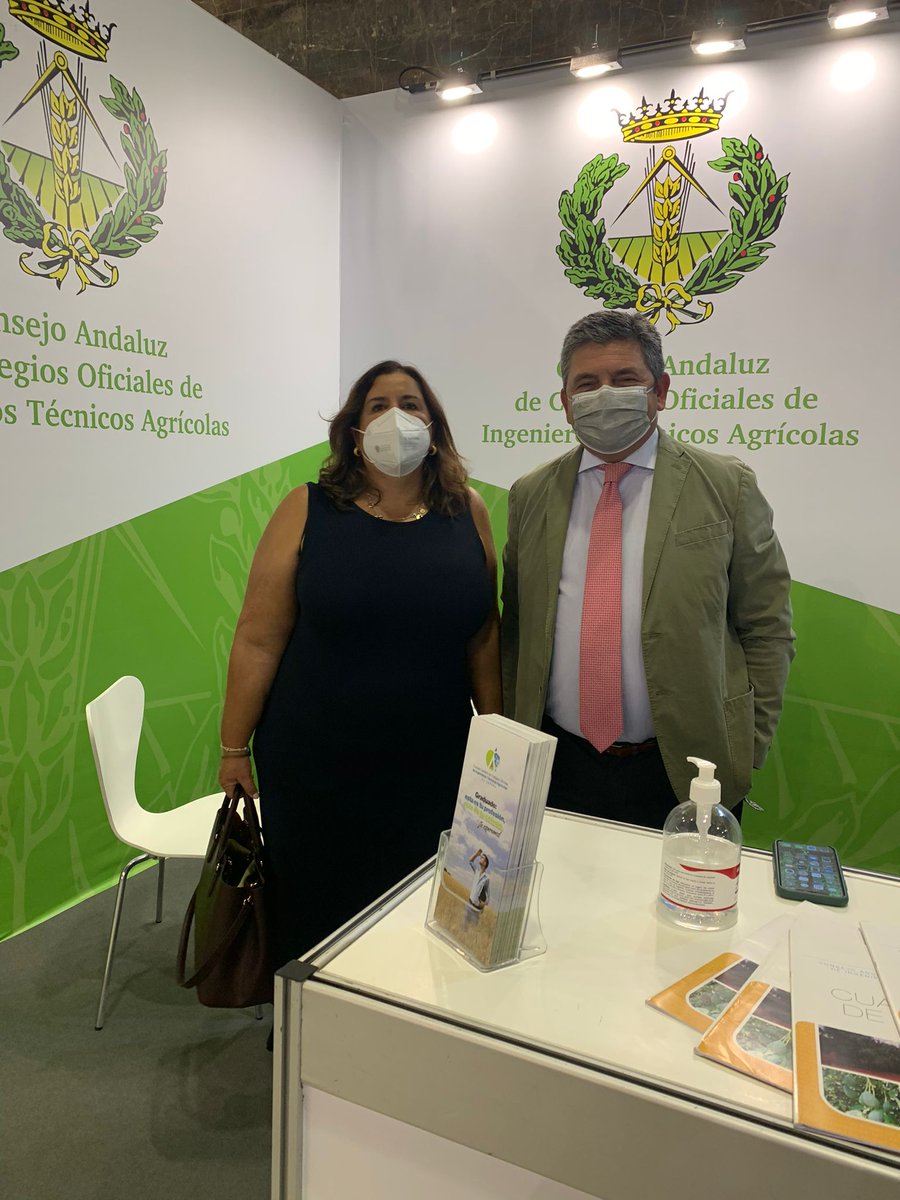 Hoy, el presidente del Colegio Oficial de Ingenieros Técnicos Agrícolas de Málaga asiste a Smart #Agrifood21 en Málaga.

En esta foto se encuentra en compañía de la presidenta del Colegio de Ingenieros Técnicos Agrícolas de Valencia y Castellón.

Cc/<a href="/COITAVC/">COITAVC</a>
