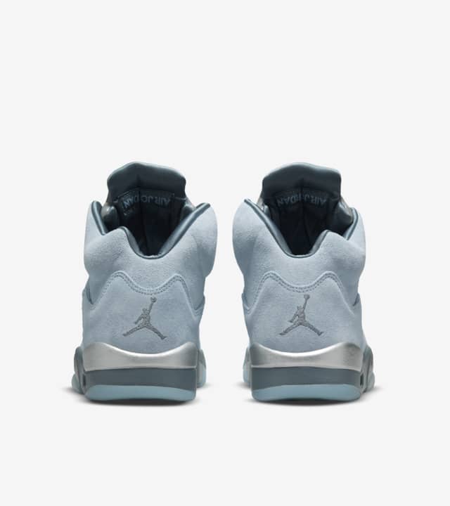 SOLELINKS's tweet photo. Ad: Women's Air Jordan 5 Retro 'Bluebird’ releases October 7th => https://t.co/Jg9g0qpTRY https://t.co/Wl4XGuzPdG