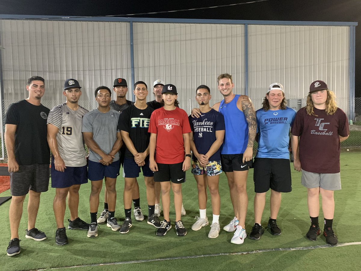 HouseofArmsBas1's tweet photo. 7pm group slinging it last night! 💪🔥

To join private or group:
lessons@houseofarms.com
407-717-9849 https://t.co/YW5VLbmEId