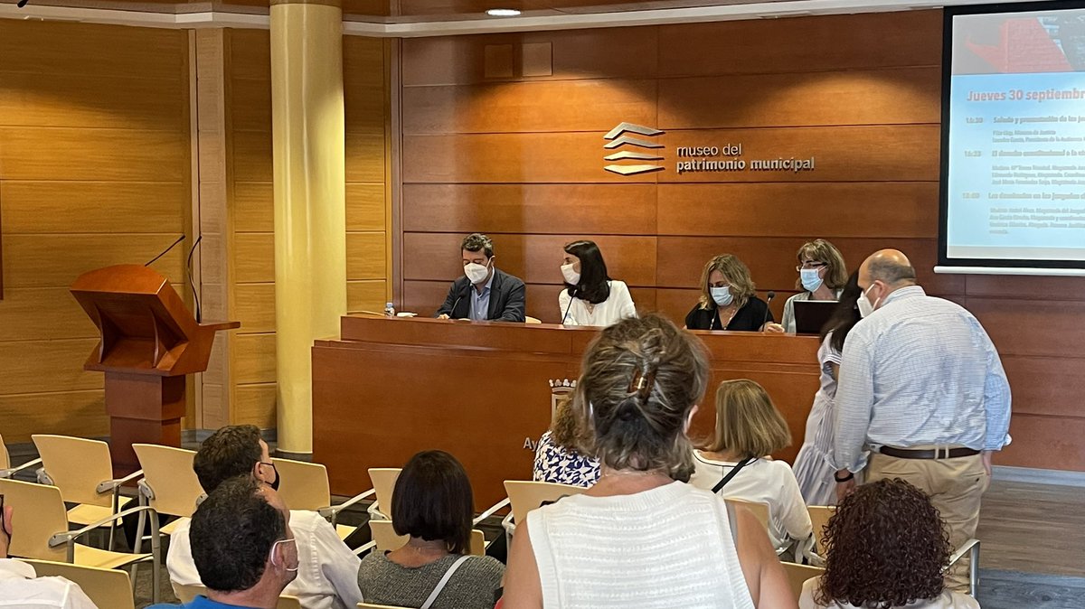 El <a href="/justiciagob/">Ministerio de la Presidencia, Justicia y R. Cortes</a> convoca un acto de la ministra @pilar_llop, pero su jefa de prensa informa de que que no acepta preguntas. “Es como si yo no quiero tener relaciones sexuales, aunque como estáis todos aquí me veo obligada a ello”, nos discute. Lamentable