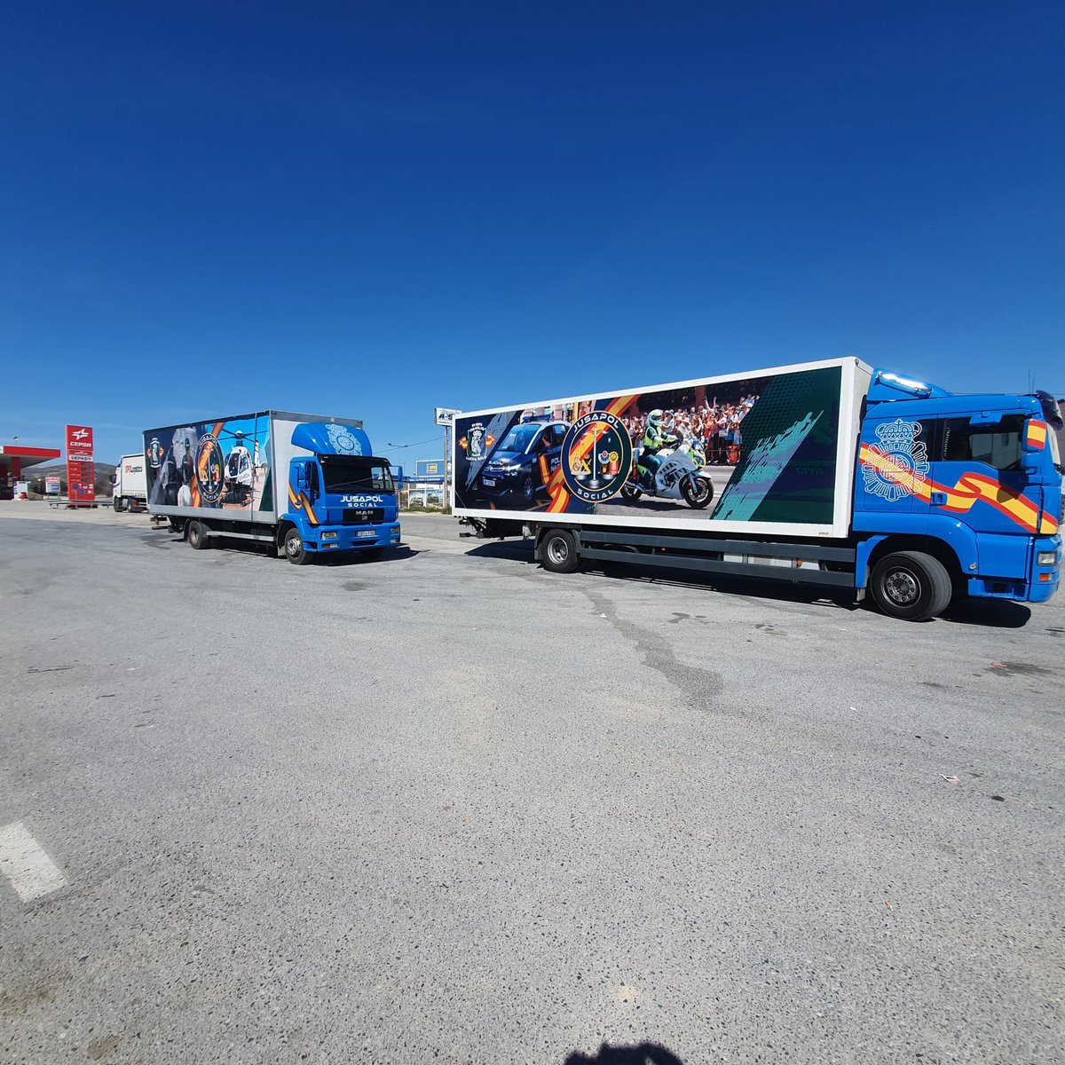 #laventanaindiscreta #ULTIMAHORA Ahora <a href="/JusapolSocial/">JUSAPOL SOCIAL</a> se monta una "campaña" para #LaPalma cuando en TT perfiles de seguridad les comentan q no es esa ayuda la necesaria, pero el colmo es q los policías están desbordados x #ErupcionLaPalma! Postureo jusapoliano!