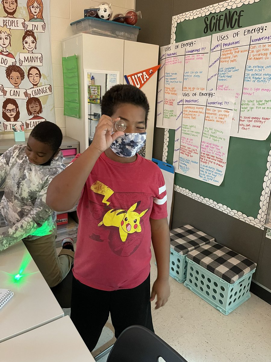 MrsCunningham5_'s tweet photo. Thank you @jjgib4science for helping us with our light investigations this week! https://t.co/3ax56FnKd2