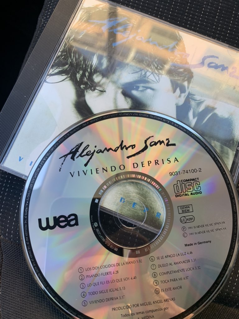 maytemp72's tweet photo. @AlejandroSanz @WalkofFameStar Oyendo este CD una estrella, hasta me parece poco 🌟Enhorabuena!!! 😀 https://t.co/Zzk8fhKonK