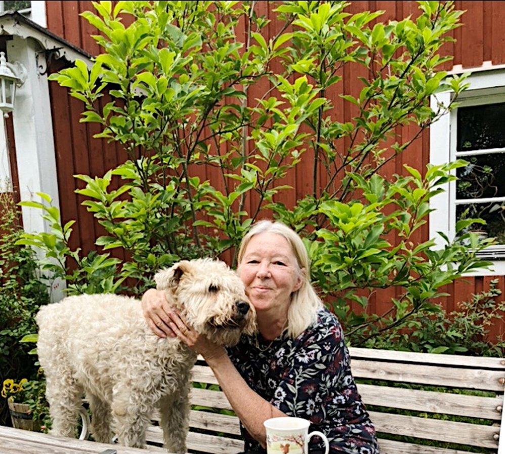 Birgitta heeft een Doro 8050 en gebruikt die om in contact te blijven met haar familie.

–Voordat ik deze telefoon kreeg, had ik nog nooit een sms gestuurd. Doro's telefoons zijn gebruiksvriendelijk en sms'en betekent veel voor mij, aangezien ik niet kan praten.

#FunWithDoro