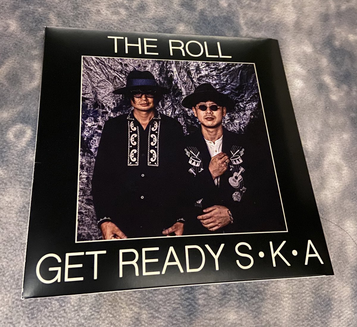 _THE_ROLL_'s tweet photo. 自主ﾚｰﾍﾞﾙ ﾈｵﾝﾚｺｰﾄﾞから
ﾃﾞﾋﾞｭｰｼﾝｸﾞﾙ発売!!
ｳﾞｨﾝﾃｰｼﾞﾚｹﾞｴ
ｹﾞｯﾄﾚﾃﾞｨS･K•A
両A面¥800 
10月3日の裸蛇ﾗｲﾌﾞにて販売します!
みんな買ってください！！！
最高の出来です！！！！ https://t.co/b90tb0CVKD