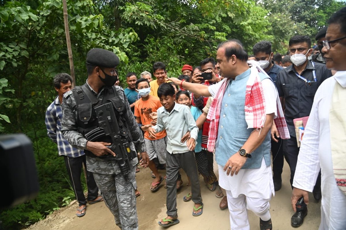 navakrdeka's tweet photo. To improve the connectivity throughout the state, our HCM Sjt @himantabiswa Dangoriya today inaugurated three flyovers in Dhemaji.
Over Fatiha-Bardubi rivulet on Bengenagora-Kothalguri road (PMGSY 2017-18).
Dusutimukh-Kaitong connecting bridge (PMGSY 2018-19).
#AssamPWD https://t.co/7bUdR3mNxZ
