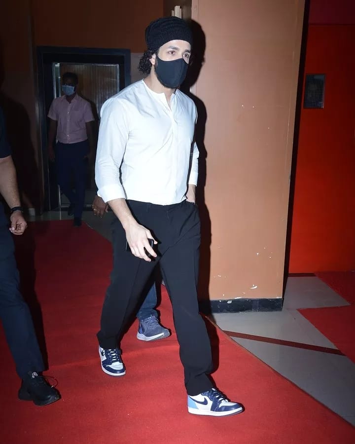 TeamAkhil's tweet photo. Our @AkhilAkkineni8 Anna Clicks From #MostEligibleBachelor Trailer Launch event 😍🥳💥

#MEB in theatres from Oct 15th ❤️✨
 #MEBOnOct15th https://t.co/LoI1eFu4YJ