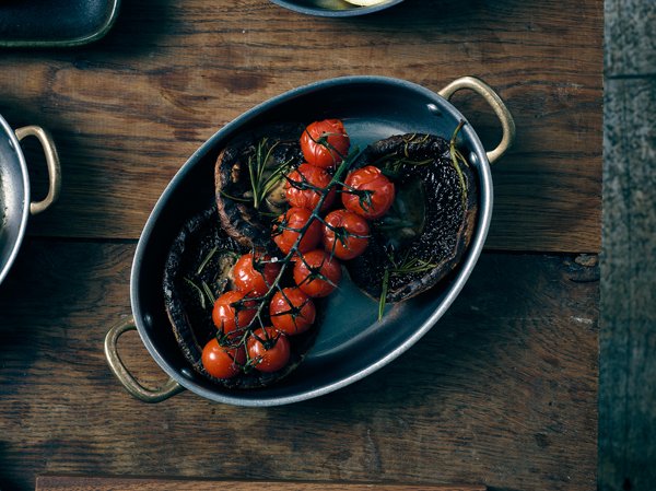 Genware1's tweet photo. Our Vintage Steel is practical and beautiful going from oven to table seamlessly. #Roastedtomatoes #yummy #foodie #tableservice #foodporn #lovefood #chefsofig https://t.co/y88jncVUlt