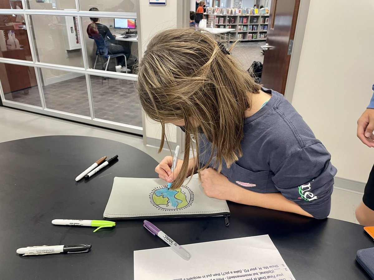DrKimCockley's tweet photo. Service Learning students learn about using 3D printing to help others! Thanks to @KristinDages for inspiring our students about 3D printing - in construction, medicine, food…and even in our classroom to print the components of a prosthetic hand! @hudsonohschools #HMSPics https://t.co/W5AHWm034f