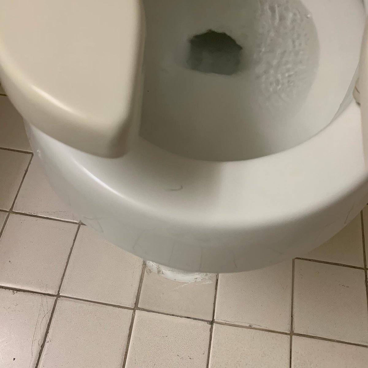 TheRealTrulyKim's tweet photo. @WyndhamHotels I’m in LA till 10/2 who do you expect is paying for my new hotel??????? I can not afford it!!! I need my money back NOW. I have no where to stay. Look at your hotel. @CDCgov https://t.co/onwAkAtEfN