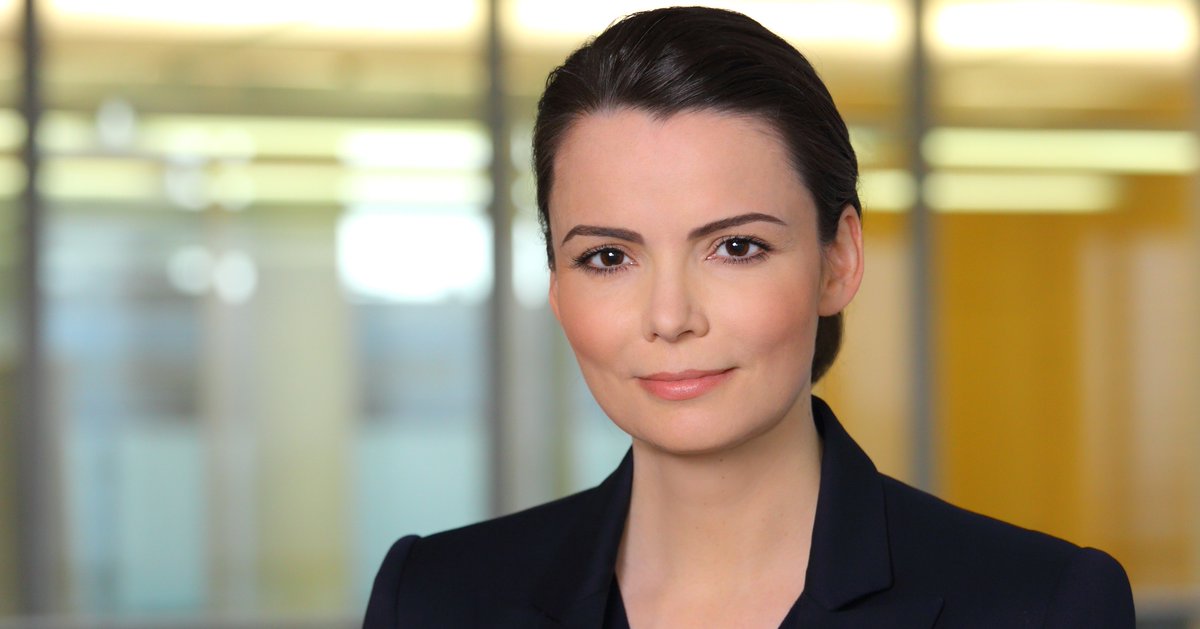Novartis_CH's tweet photo. Women in Business Magazin: Silvia Schweickart, Vorsitzende der Geschäftsleitung der Novartis Pharma Schweiz AG, ist erneut eine der Top 100 Schweizer Geschäftsfrauen – wir gratulieren herzlich!👏
Erfahren Sie mehr online: https://t.co/PyY2lL0HTI
#NovartisCH https://t.co/BUnS1CDfQa