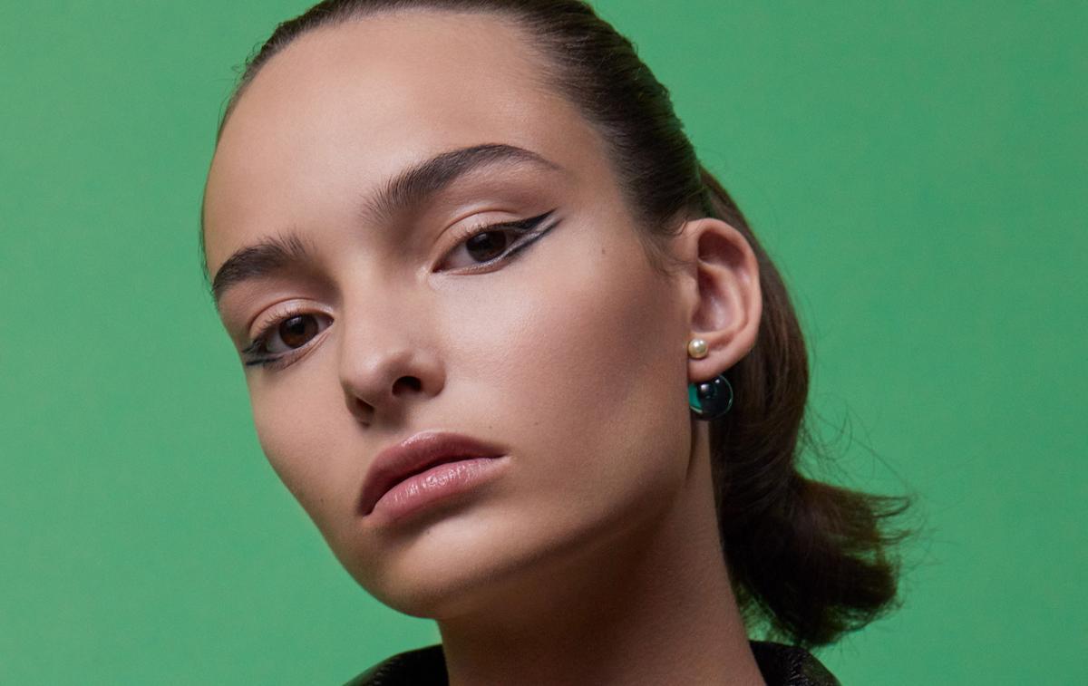 Madamefigaro's tweet image. #PeterPhillips : &quot;L’eye-liner graphique est la signature maquillage de #Dior&quot; &amp;gt;&amp;gt; madame.lefigaro.fr/beaute/peter-p…