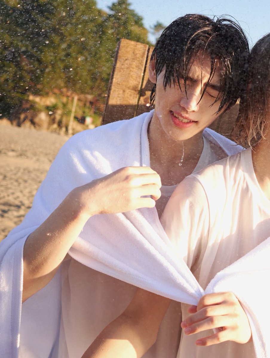 ประหนึ่งผู้บ่าวเล่นน้ำสงกรานต์ 😭