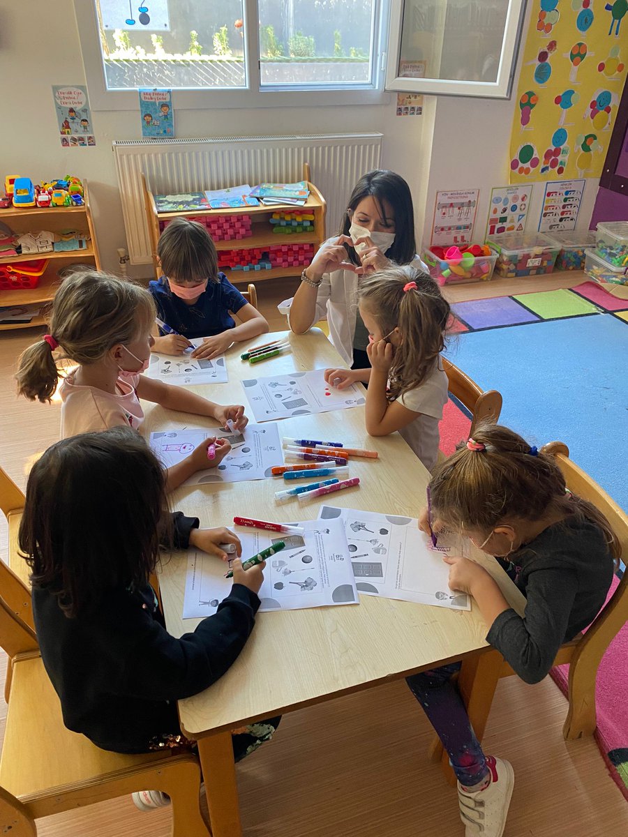 Anaokulunda Karem çalışması yapıldı. Sosyal mesafeyi öğrendik, yaka kartlarını oluşturduk.<a href="/ErkenCocukluk/">Hale Güneş</a> <a href="/KirmanAysun/">Aysun kirman</a> <a href="/tugbaozdinc/">Tuğba Özdinç Kater</a>