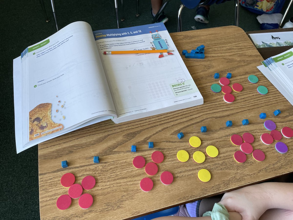 PCS_ElemMath's tweet image. A 🤖 has 2 antennas &amp;amp; 5 buttons. How many antennas &amp;amp; buttons are needed for 6 robots?

Ms. Clayton&apos;s 3rd grade scholars modeled their thinking with math manipulatives to show equal groups &amp;amp;find out just how many robot parts were needed! 

📸Fuguitt Elementary
📘@CurriculumAssoc