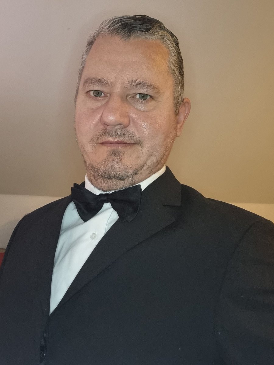 _NatRobinson_'s tweet photo. #thenextjamesbond #007style #secretagent #actorslife #readyforfilming https://t.co/ah2WtdicBX