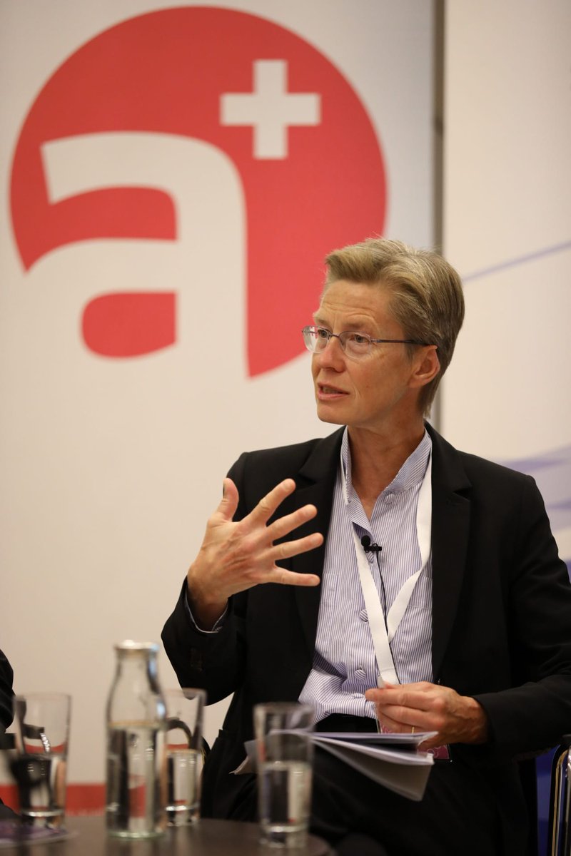 academies_ch's tweet photo. "Wir brauchen einen #Kulturwandel und eine Abkehr von Ellbogenmentalität in der #Wissenschaft", betont Astrid Epiney @unifr @CH_universities.

Folgen Sie dem Event live 👉 https://t.co/fmhucOqDk9

#SwissCodeintegrity https://t.co/xiqYhSUaMk