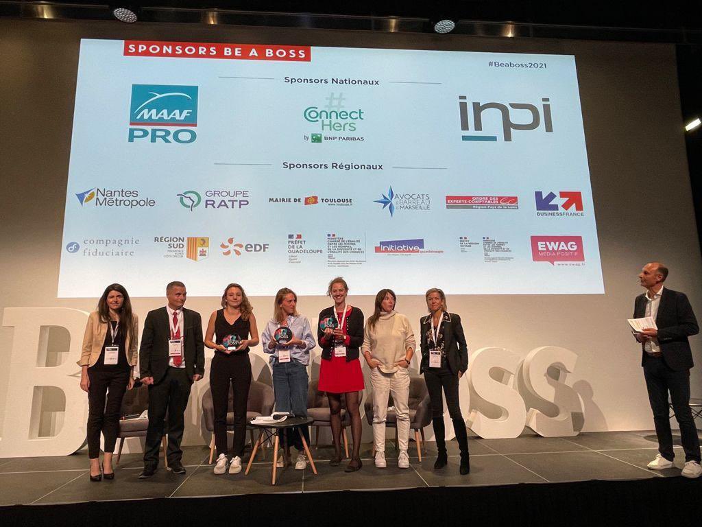 🎬 Clap de fin de l’évènement #BeABoss2021 by <a href="/Beaboss_mag/">Be a Boss</a> et #ConnectHers <a href="/BNPParibas/">BNP Paribas Group</a> ! 

👏🏻 à toutes les finalistes et aux 3 #entrepreneures lauréates de cette grande finale : <a href="/OrianeSentis/">Oriane SENTIS</a> (<a href="/VracSmart/">SmartVrac</a>)♻️🛒, <a href="/marienagy69/">Marie Nagy</a> (<a href="/reus_eat/">Reus'eat</a>)🍴, Marine Bocabeille (<a href="/LesMiniMondes/">Tiny Worlds</a>) 📚🗺