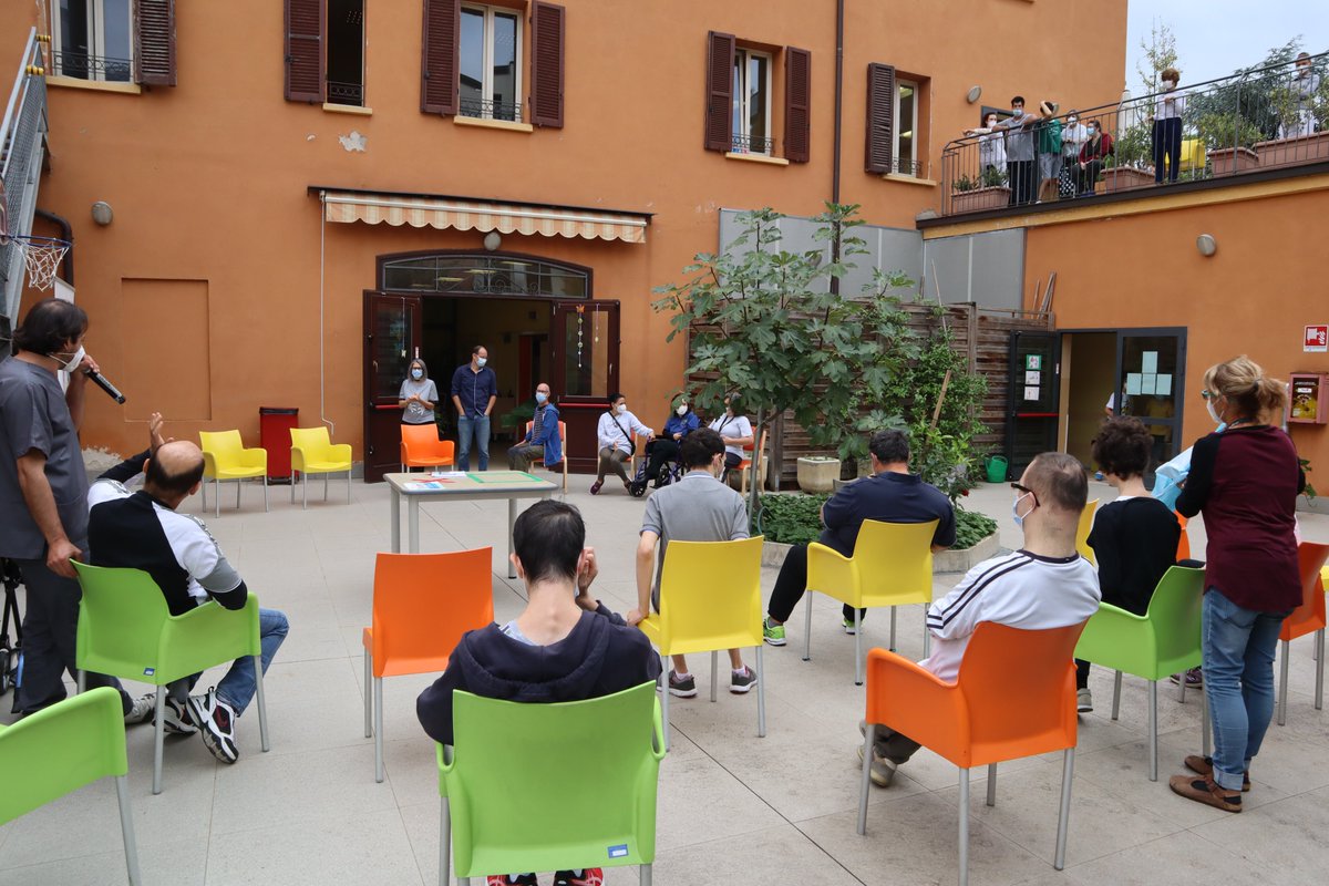 GulliverModena's tweet image. Oggi al #centroiride la @UispModena ha consegnato ai nostri Ospiti gli attestati di partecipazione alle #attivitàsportive online svolte nel 2021. Grazie per la preziosa collaborazione, non vediamo l&apos;ora di pianificare i prossimi appuntamenti! #areadisabilità @legcoopsociali