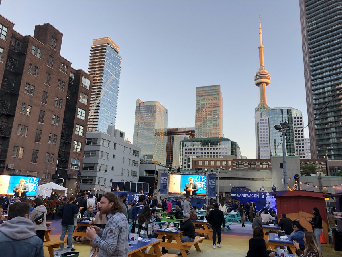 CinematicCode's tweet image. Special thanks to Amazon for the premiere screening of All or Nothing: Toronto Maple Leafs last night. Be sure to catch all 5 episodes of this exciting series! Starting TOMORROW only on Amazon Prime Video.
@PrimeVideo @NHL @MapleLeafs