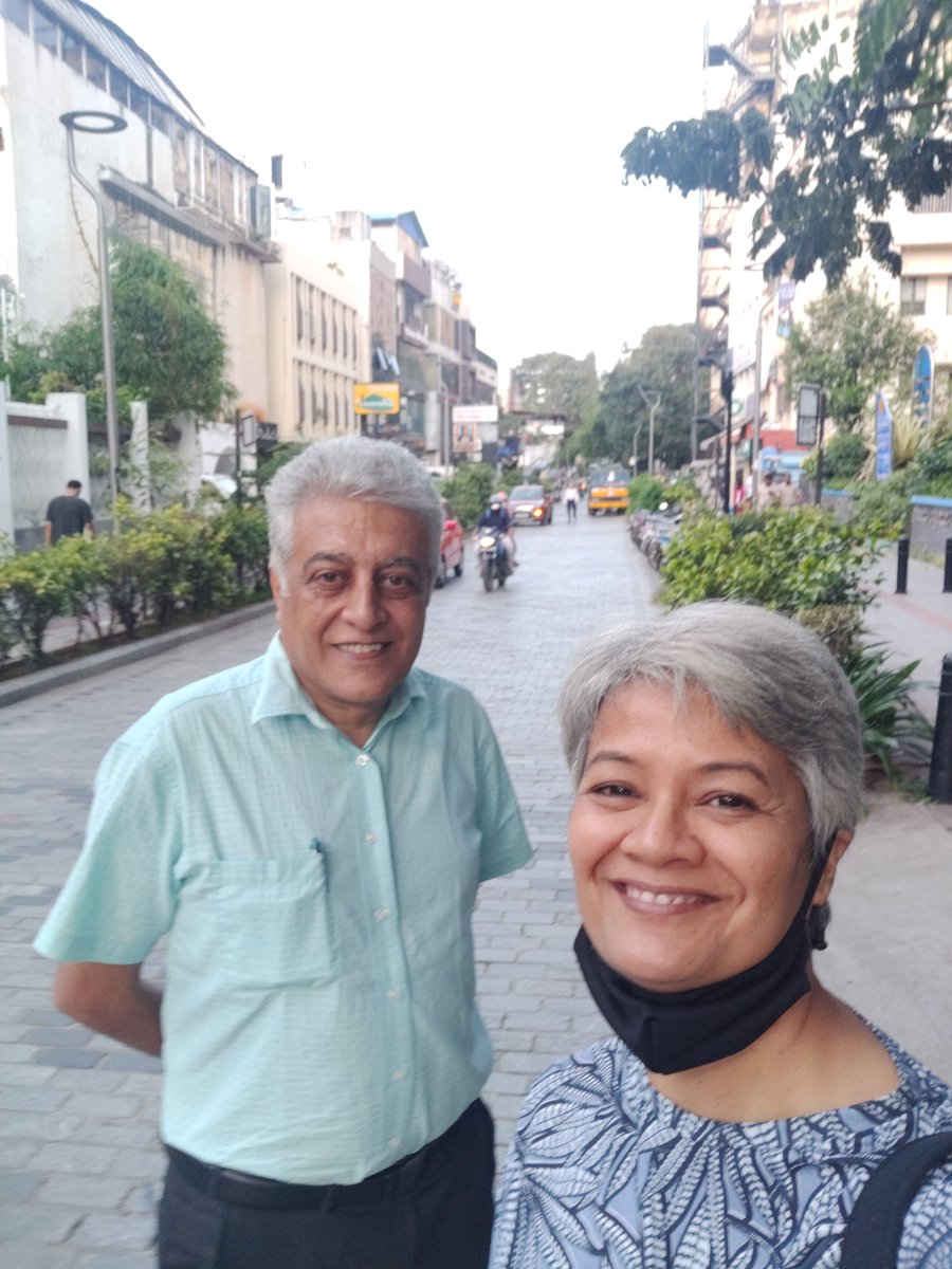 GoyalMalini's tweet photo. Experiencing #Bglr #Bengaluru #Churchstreet through the eyes of @nnarasimhan. Thanks for being my guide & telling me about the place's rich history. @prashanthp https://t.co/trTOUfnzgJ