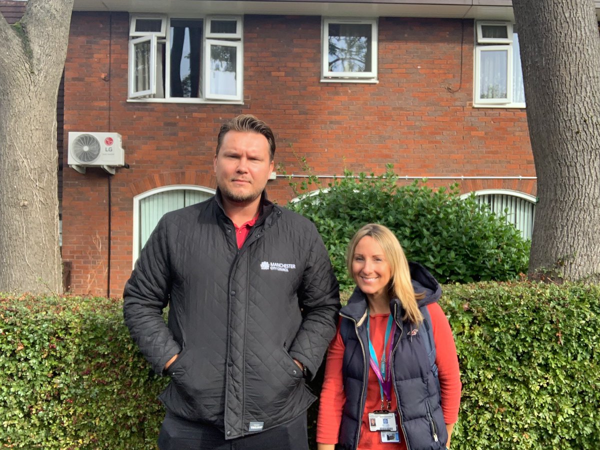 Man_Student_Hme's tweet photo. Our #community #engagement activity continues in South Manchester with #AndyR @ManCityCouncil #doorknocking #students #responsible #behaviour #awareness #Partnership #heightdifference https://t.co/zlfngbnfmN