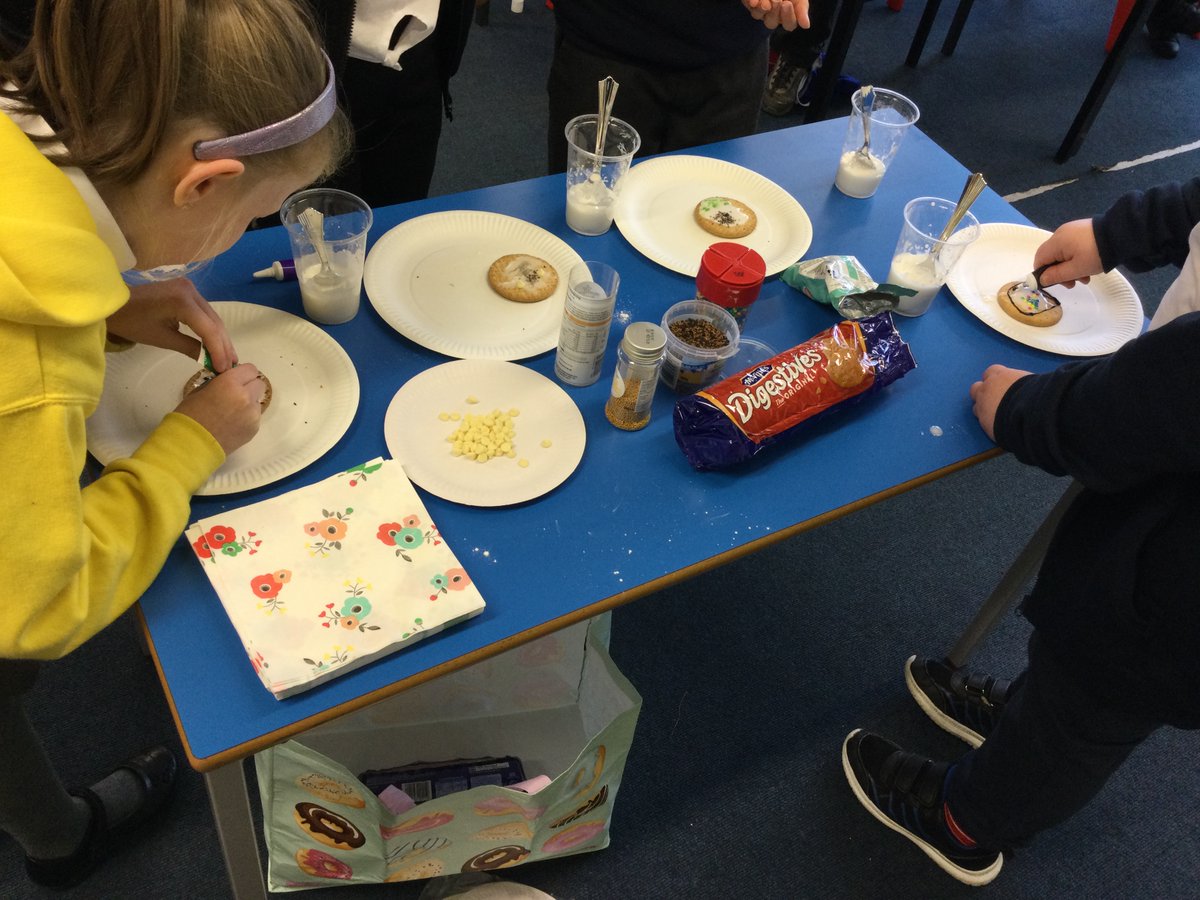 MrsARankin76's tweet photo. Today P4 got practical to help with creating steps for instructional writing. They decorated biscuits and then wrote about the steps they had to do. It really helped to improve the detail they added. @lethamprimary @wl_literacy https://t.co/EgXlWxagQ3