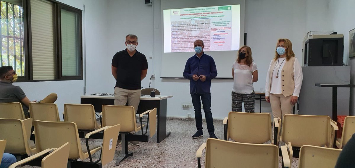 Hoy <a href="/chafer_maite/">Maite Chafer</a> @GVAagroambient ha inaugurado el curso sobre microorganismos beneficiosos en agricultura en STT Llutxent junto a la alcaldesa y al director del centro, en modo dual con asistencia récord. Todas las ponencias están pronto disponibles en el canal YouTube GVA