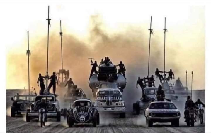 لما تبص في المرايه وانت ماشي على طريق 30 في الكويت 🤭😁😂😂😂