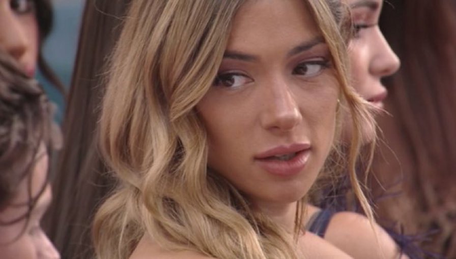 bbygrlnkap's tweet image. soleil ha detto che gli altri non hanno voluto parlarle di questa cosa ieri perché volevano aspettare la puntata per massacrarla dato che si parla sempre di lei e loro sono invidiosi

STO GODENDO VAI AMORE SEI LUCIDA. #gfvip