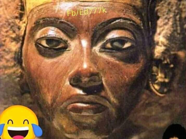 زوجة امنحتب الثاني هي أول سيدة مصرية لوت بوزها واصبحت عاده عند سيدات مصر حتى الآن 🤭😁😂😂😂