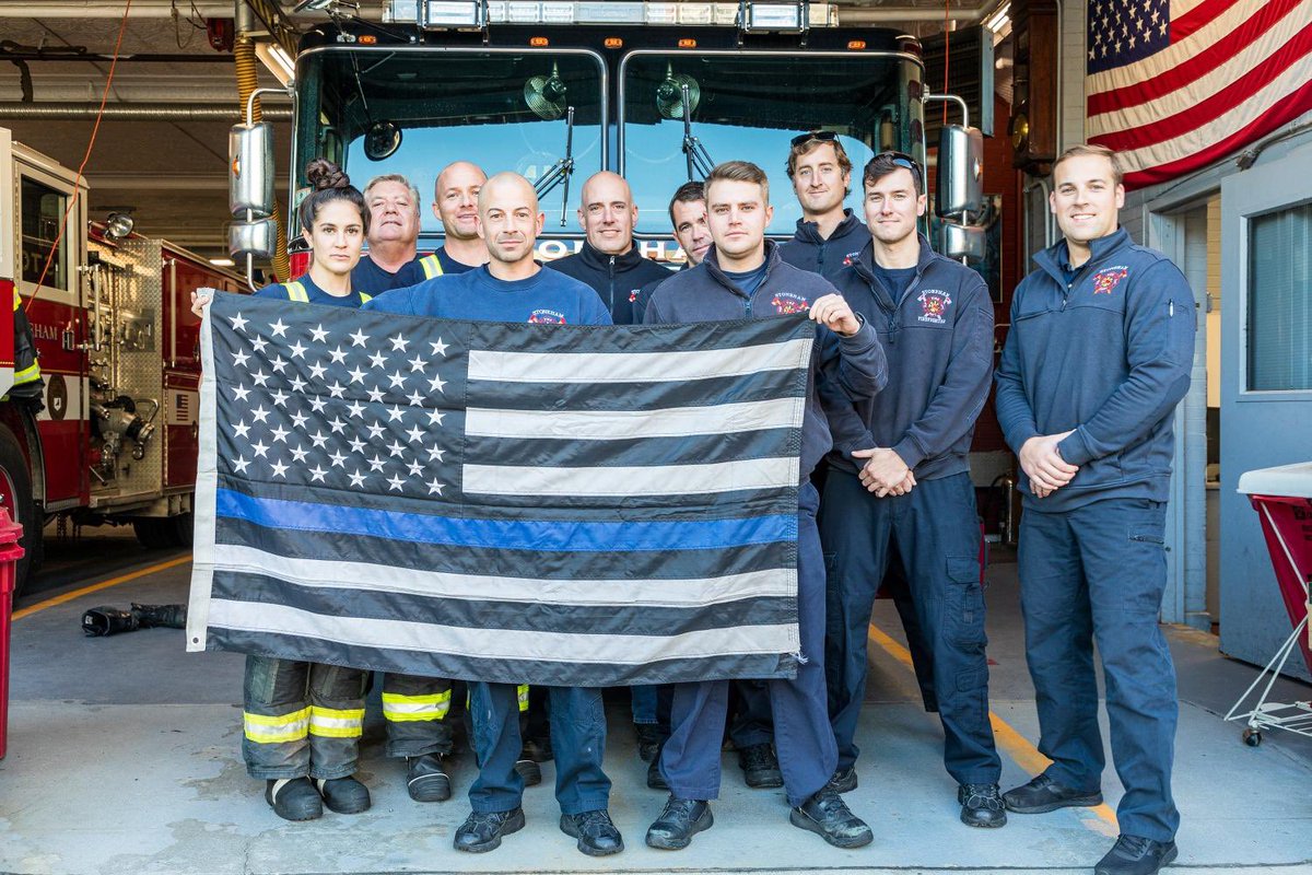 Local_2116's tweet image. This week it was  stoneham firefighters local 2116’s honor to host the Sgt Chesna thin blue line flag.   The flag has been traveling around the state to different fire departments in support and remembrance of the sacrifices that police officers make everyday.